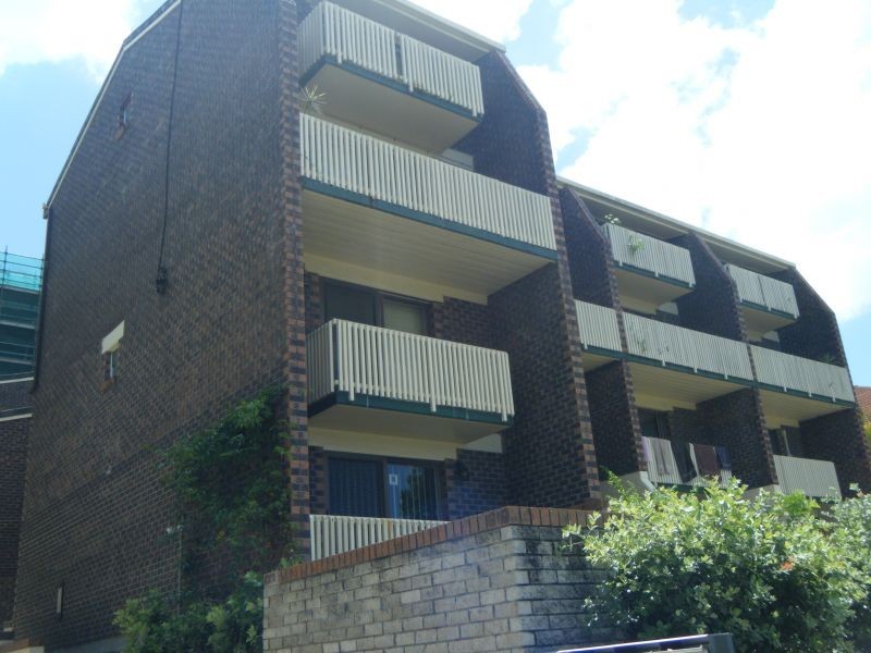 77 Warren, St Lucia QLD 4067