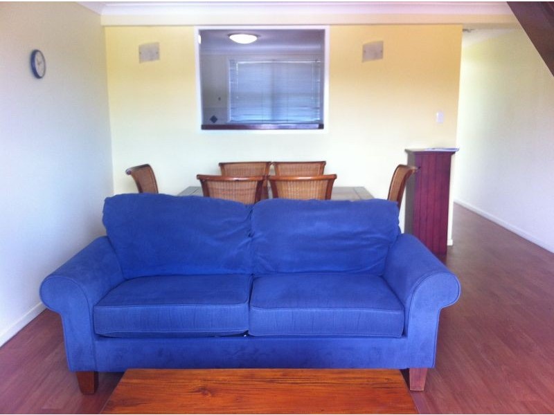 77 Warren, St Lucia QLD 4067