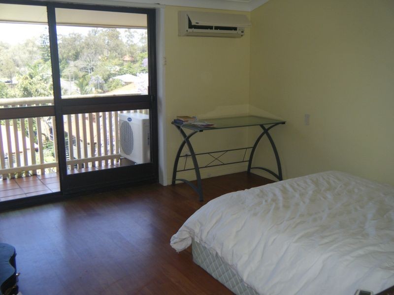 77 Warren, St Lucia QLD 4067