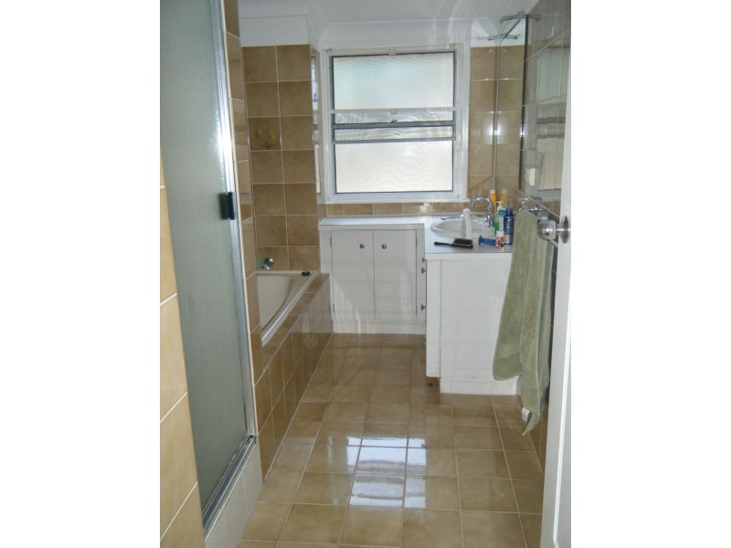 77 Warren, St Lucia QLD 4067