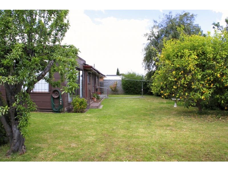 6 Jessop Court, Gladstone Park VIC 3043