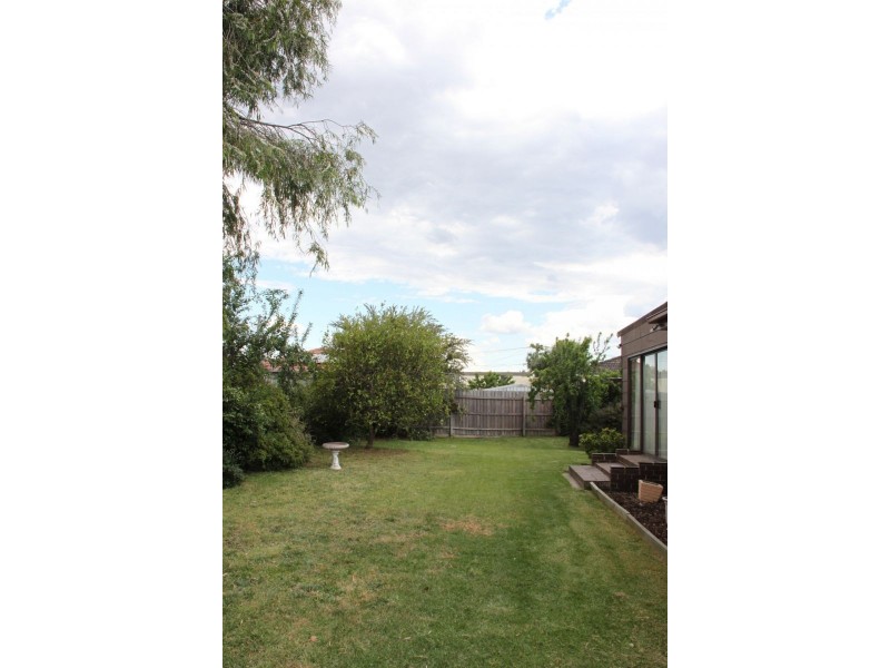 6 Jessop Court, Gladstone Park VIC 3043