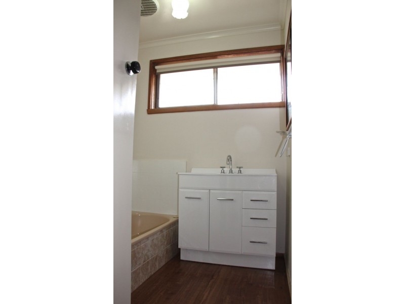 6 Jessop Court, Gladstone Park VIC 3043