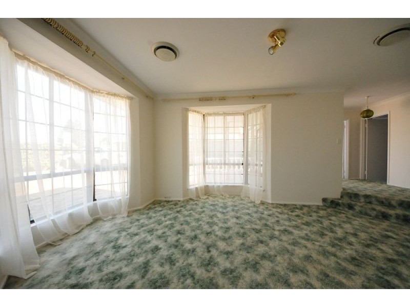 4 Malibu Road, Safety Bay WA 6169