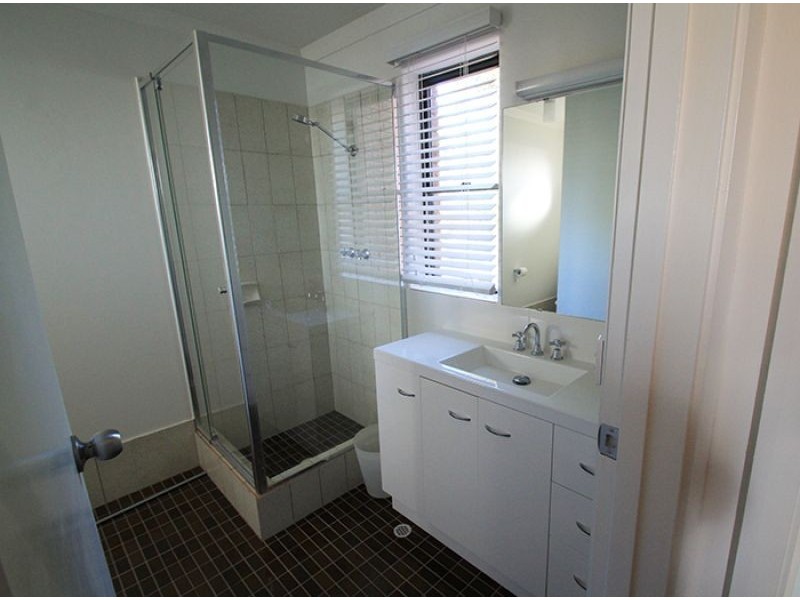 4/34 Oaklands Avenue, Halls Head WA 6210