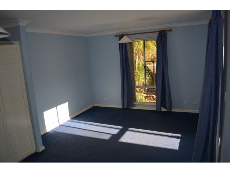 26 Arbuthnott St, Kelmscott WA 6111