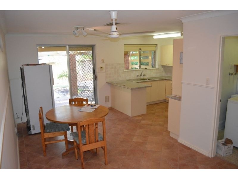 26 Arbuthnott St, Kelmscott WA 6111