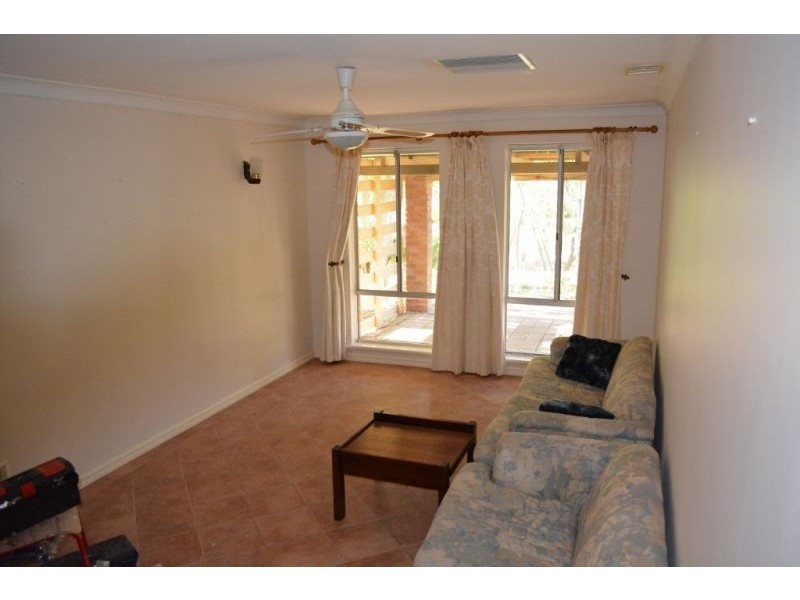 26 Arbuthnott St, Kelmscott WA 6111