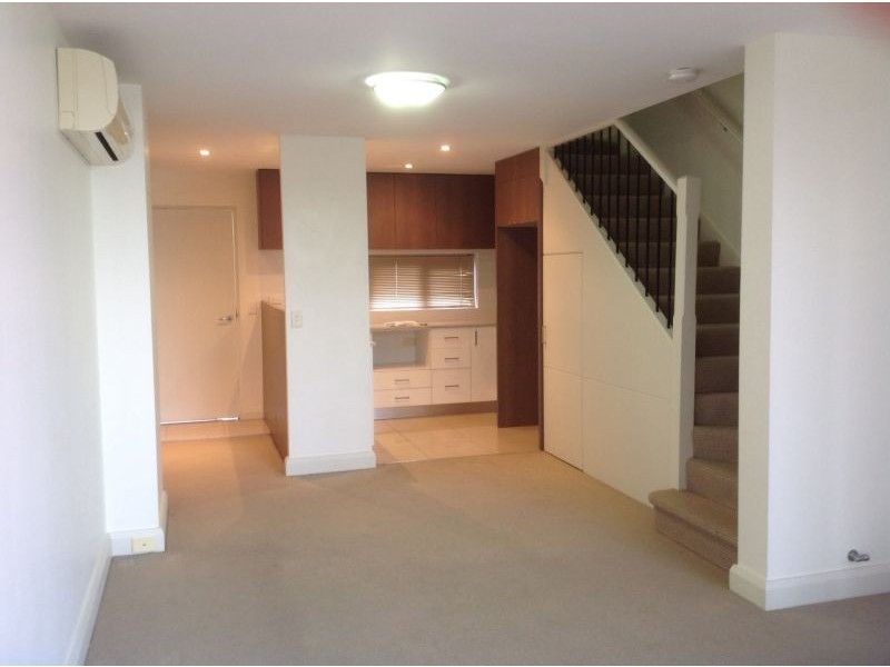 18f/541 Pembroke Road, Leumeah NSW 2560