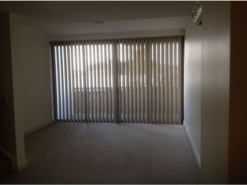 18f/541 Pembroke Road, Leumeah NSW 2560