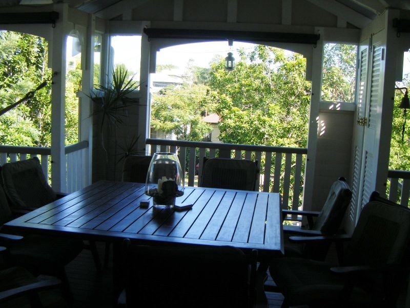 9 The Promenade, Camp Hill QLD 4152