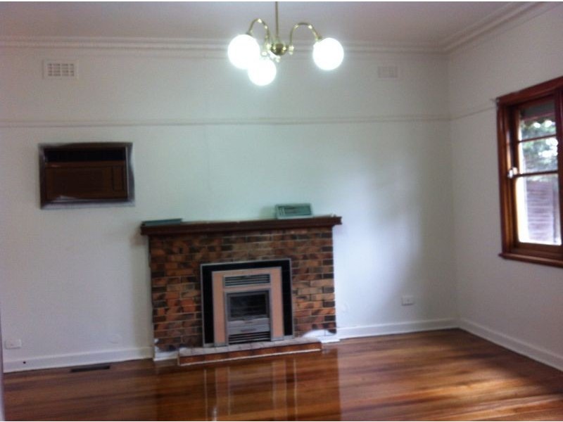 31 Emu Rd, Maidstone VIC 3012