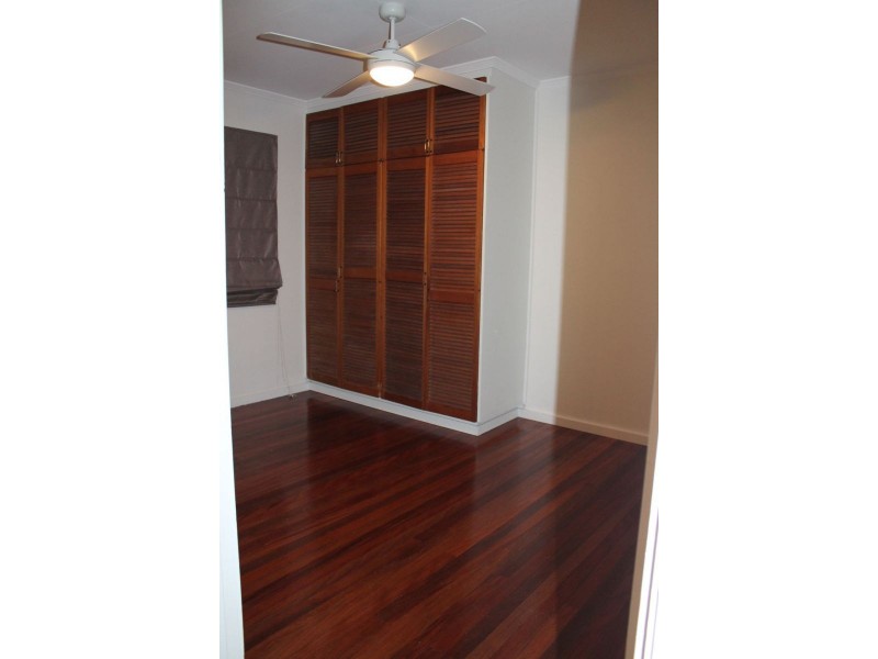 70 Broad Street, Labrador QLD 4215