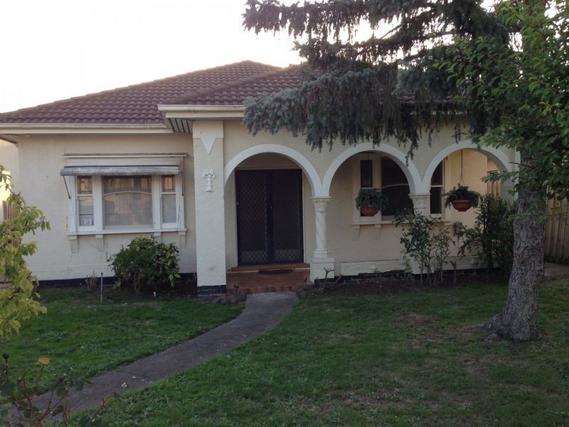 18 Kinross Avenue, Caulfield North VIC 3161