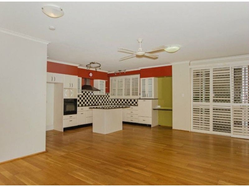 1/15 Pacific Street, Main Beach QLD 4217