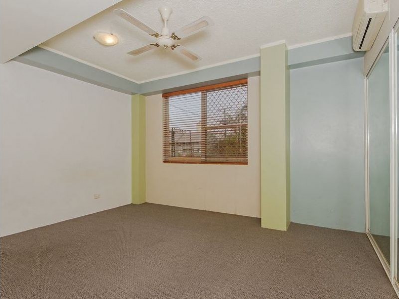 1/15 Pacific Street, Main Beach QLD 4217