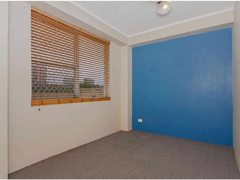 1/15 Pacific Street, Main Beach QLD 4217