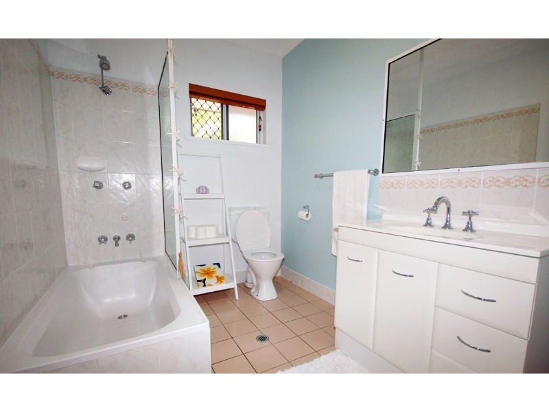 2/7 Macilwraith St, Manoora QLD 4870