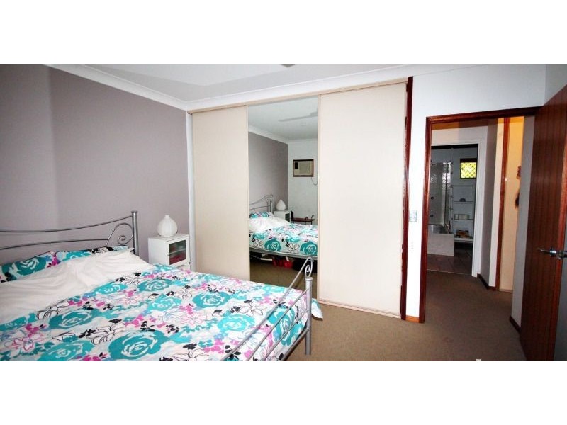 2/7 Macilwraith St, Manoora QLD 4870