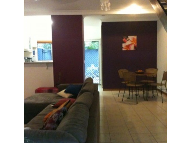 2/7 Macilwraith St, Manoora QLD 4870