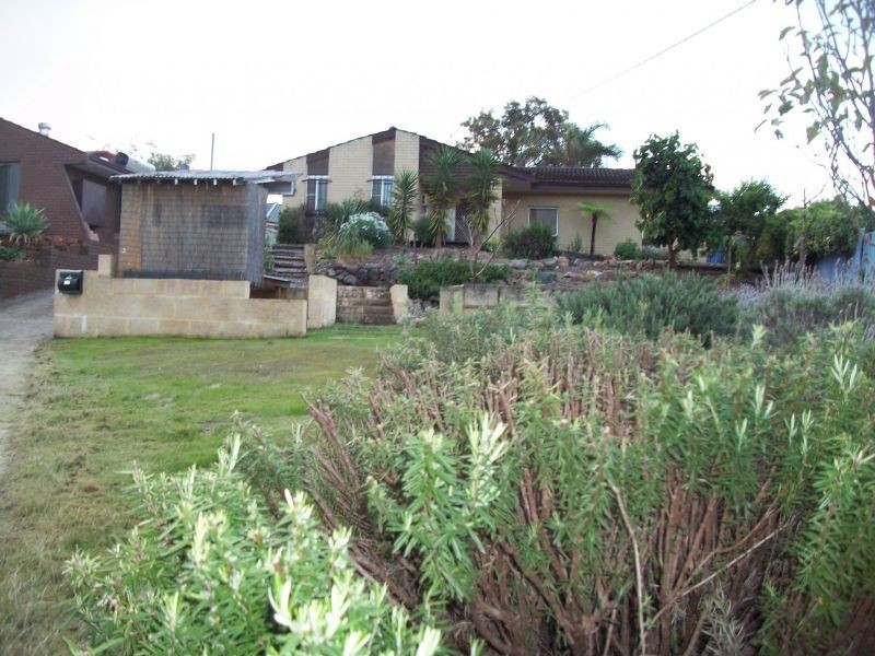 16 Headley Pl, Bayswater WA 6053