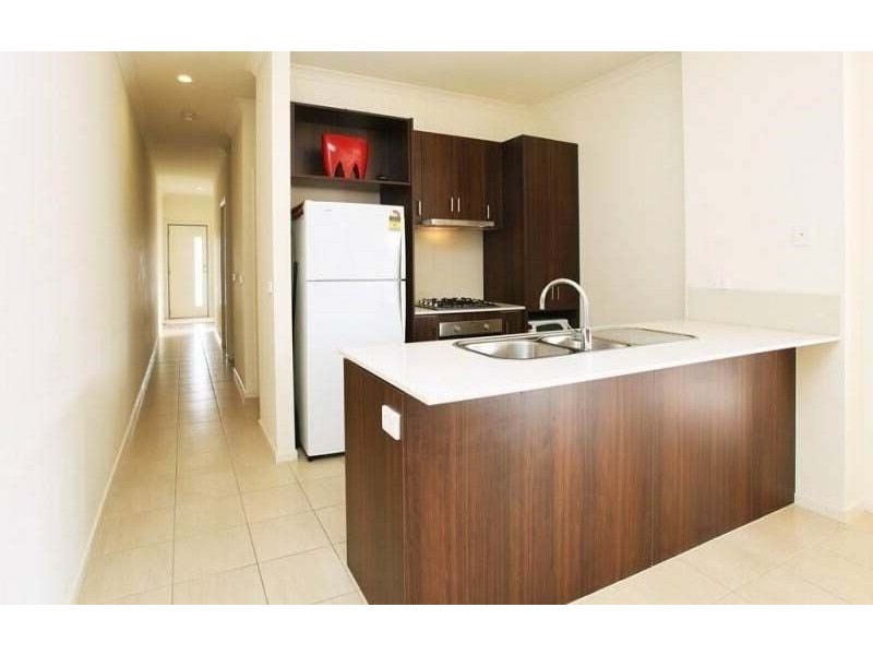 4c Hanworth Ave, Williams Landing VIC 3027