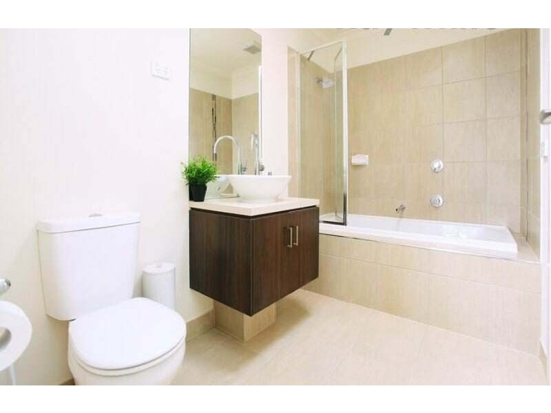 4c Hanworth Ave, Williams Landing VIC 3027