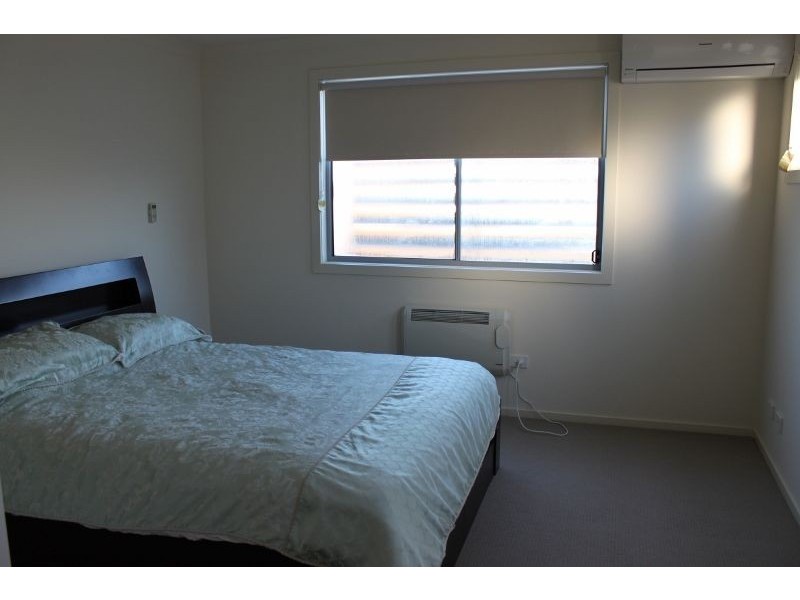 4c Hanworth Ave, Williams Landing VIC 3027