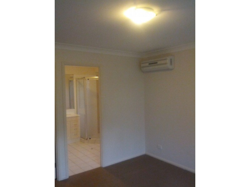 11 Bowley Street, Pacific Pines QLD 4211