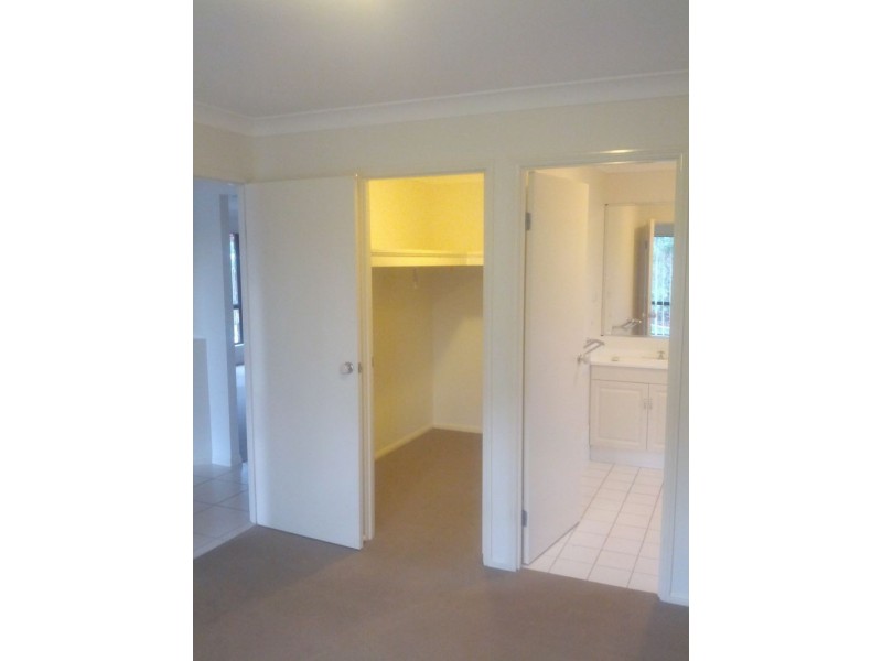 11 Bowley Street, Pacific Pines QLD 4211