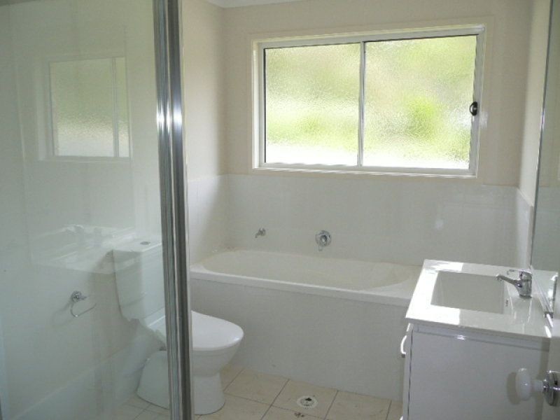 2 Castlereagh Close, Pacific Pines QLD 4211