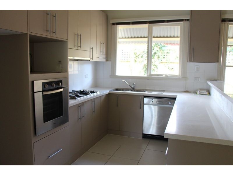 27 Howard St, Maidstone VIC 3012