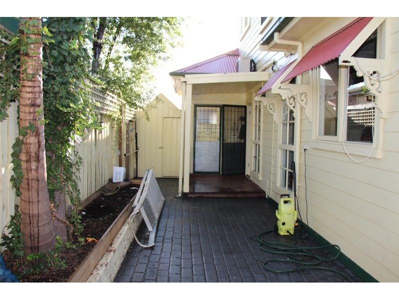 27 Howard St, Maidstone VIC 3012