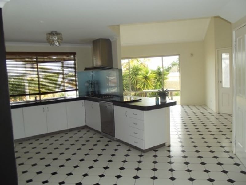 8 Ketch Close, Ocean Reef WA 6027