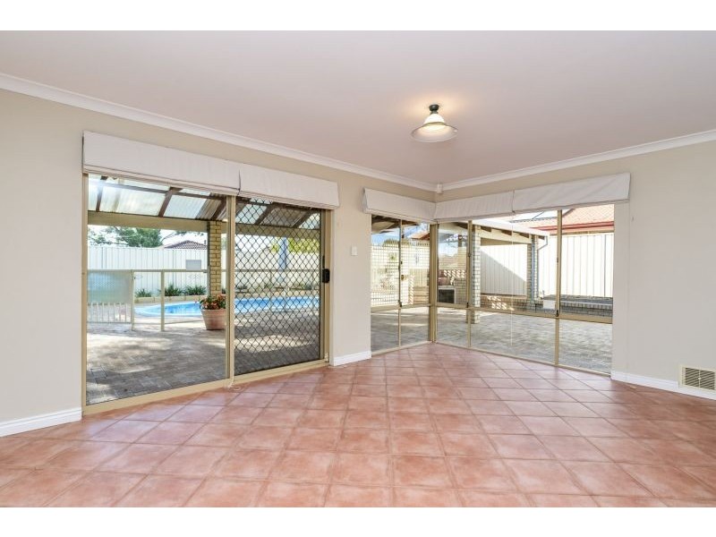 17 Style Court, Bibra Lake WA 6163