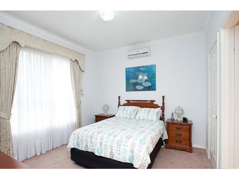 16 Dundee Way, Sydenham VIC 3037