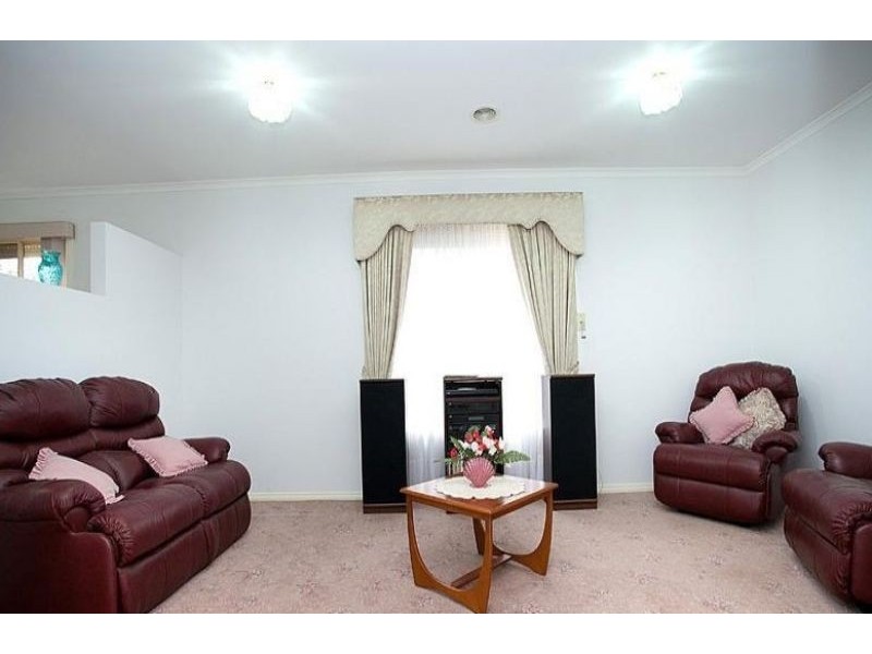 16 Dundee Way, Sydenham VIC 3037