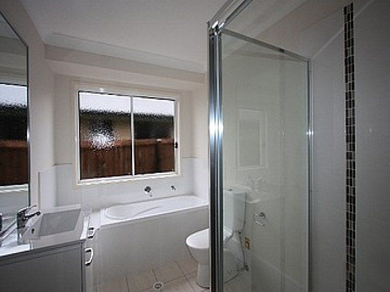 1 Roper Street, Pacific Pines QLD 4211