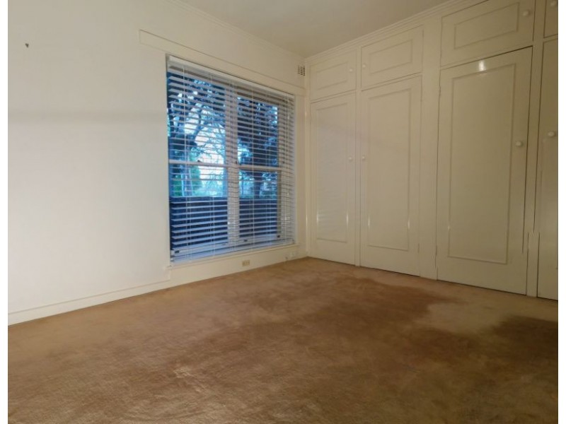 1/5 Stonehaven Court, Toorak VIC 3142