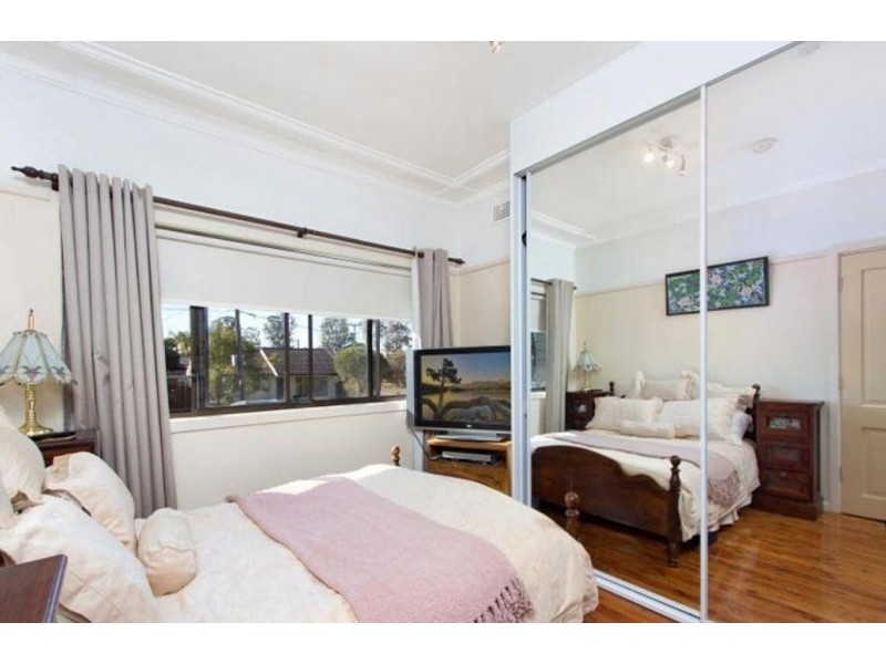 4 Oxford St, Cambridge Park NSW 2747