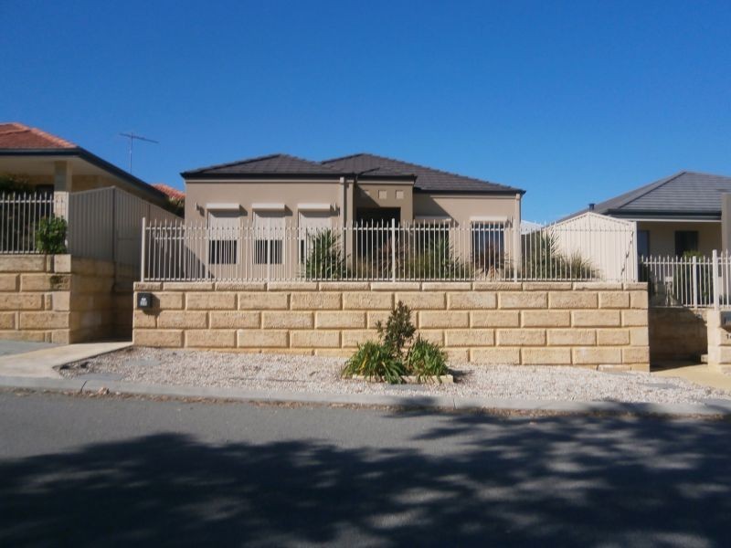 16 Romaine Loop, Darch WA 6065