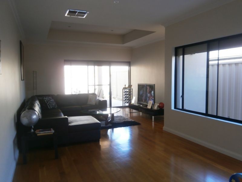 16 Romaine Loop, Darch WA 6065