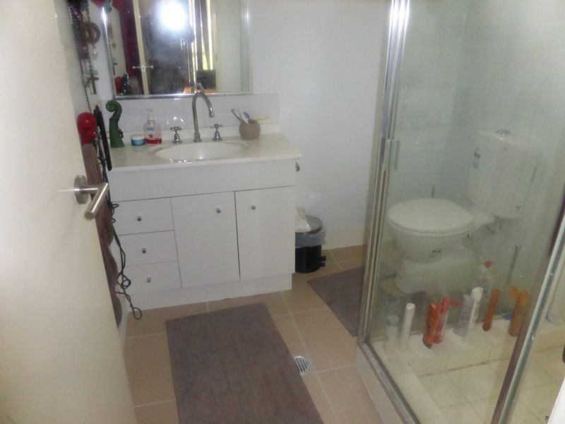 4a Lind Avenue, Southport QLD 4215