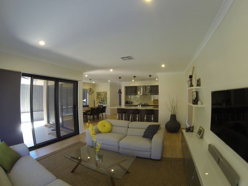 84 Oak Place, Mackenzie QLD 4156