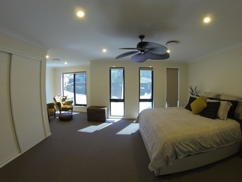 84 Oak Place, Mackenzie QLD 4156