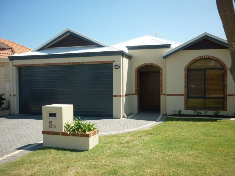 5a Isaac St, Melville WA 6156