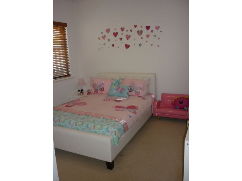 5a Isaac St, Melville WA 6156