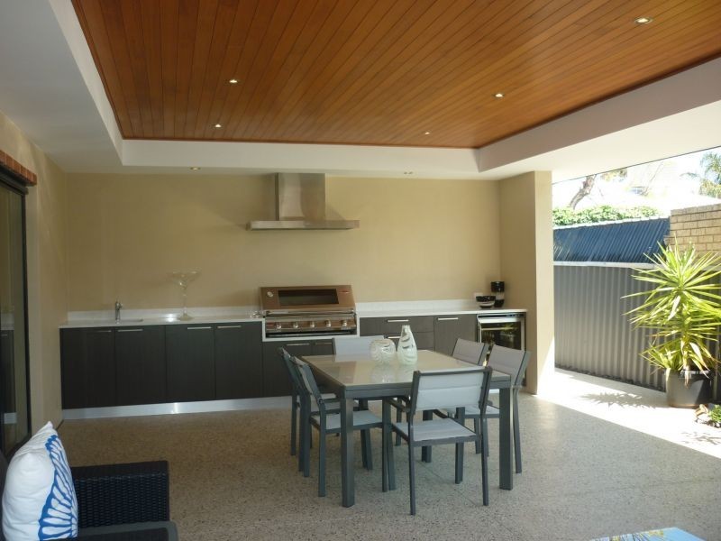 5a Isaac St, Melville WA 6156