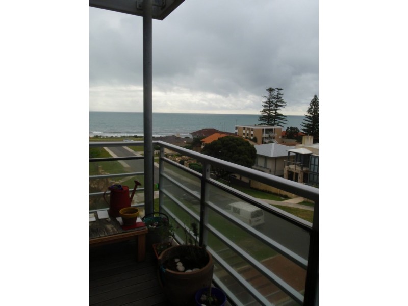 9/11 Rosendo St, Cottesloe WA 6011