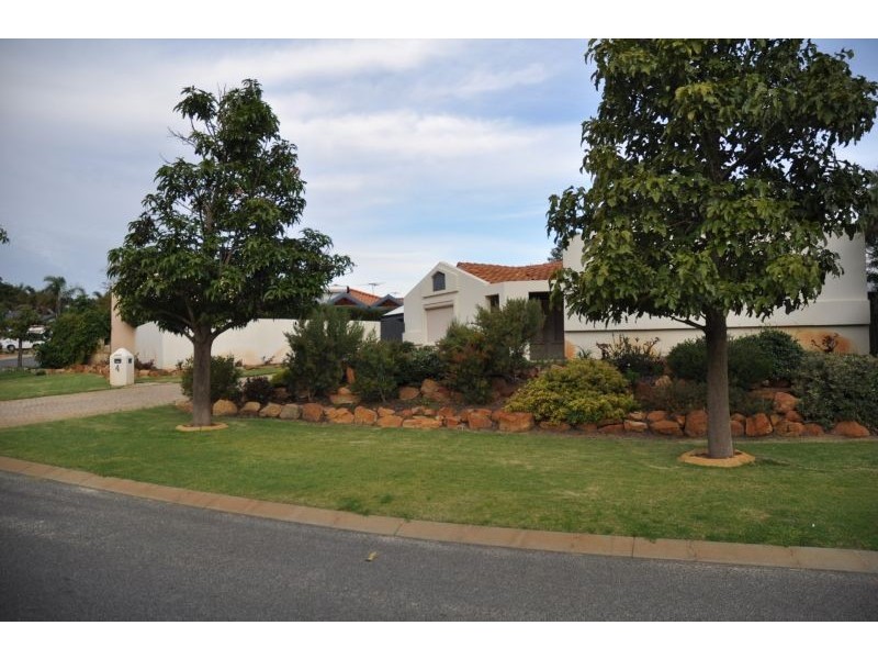 4 Laurelston Heights, Woodvale WA 6026